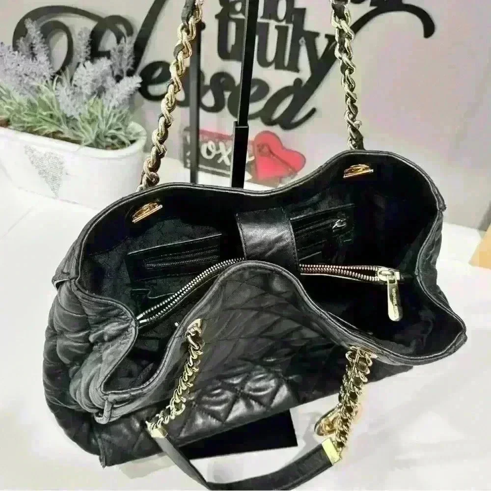 Michael kors quilted leather shoulder bag, black with gold chain and accent - Picture 5 of 5